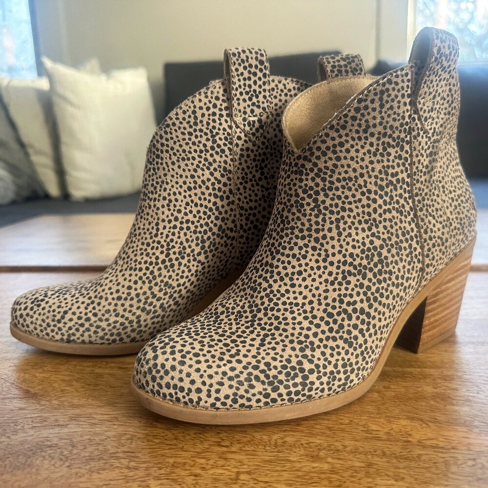 OMS Constance Bootie – Natural Suede Dot Print – Size 5.5